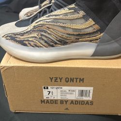 Yeezy  QnTM Size 7! 