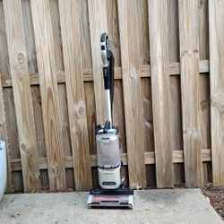 Shark Performance Plus Bagless Corded HEPA Upright Vacuum with DuoClean PowerFins HairPro and Odor Neutral