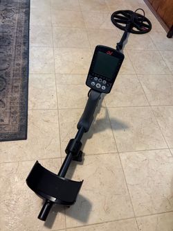 Minelab Equinox 800 metal detector.
