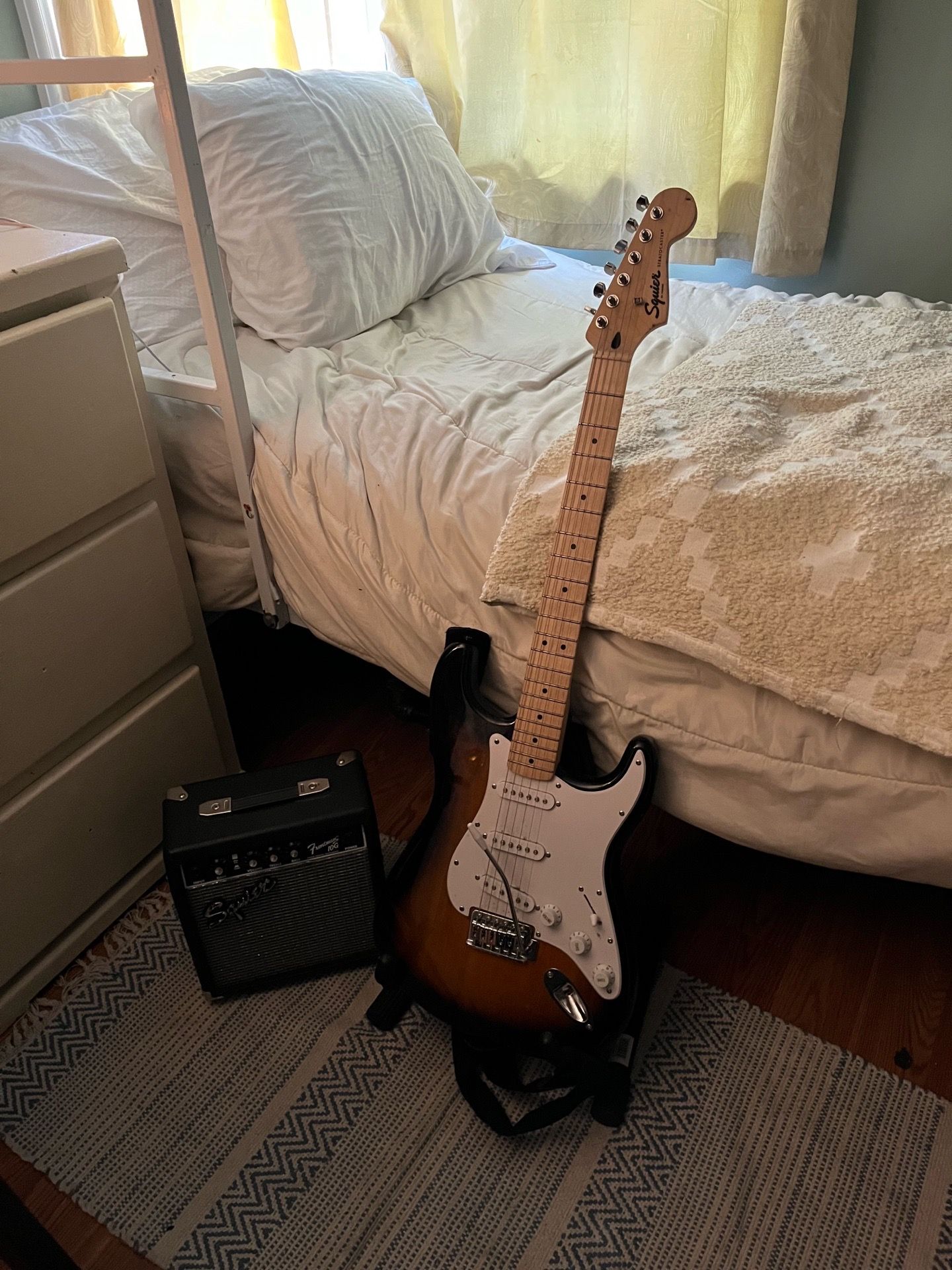 Complete Electric Guitar Starter Kit – Squier Sonic Stratocaster + Amp + Stand + Accessories