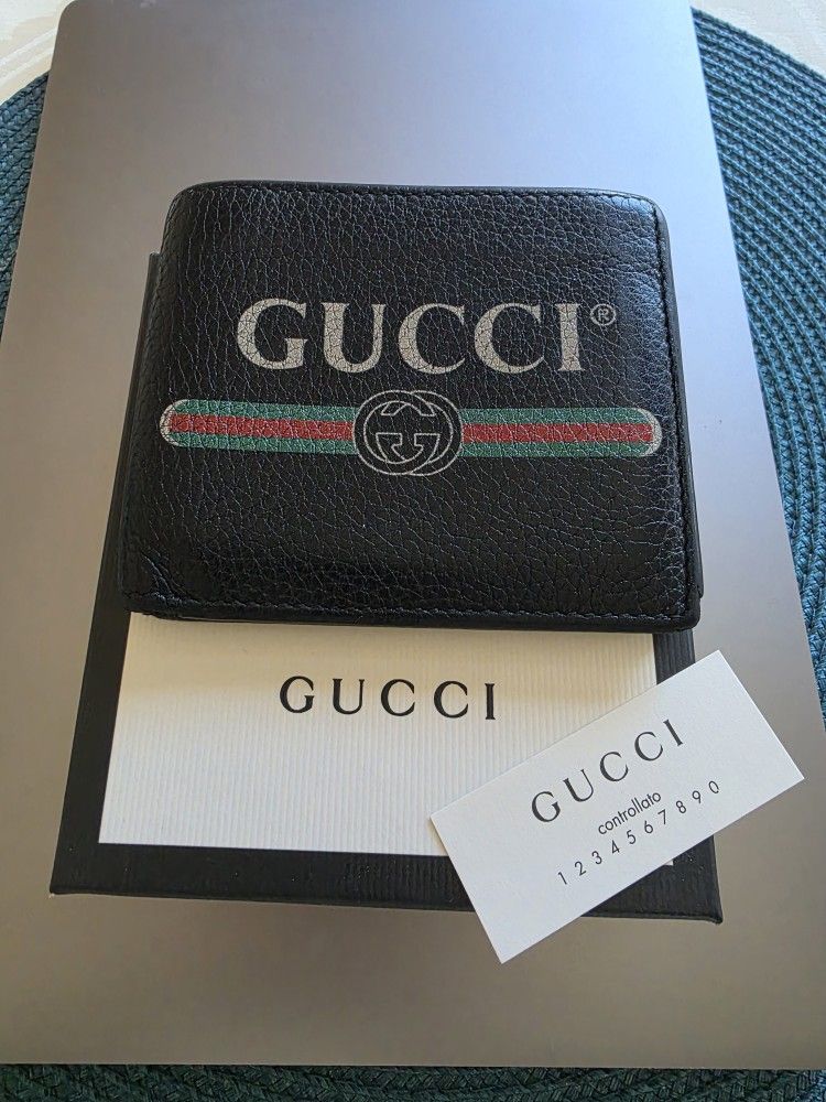 Gucci classic leather wallet