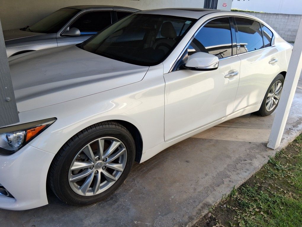 2015 Infiniti Q50