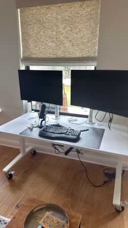 Uplift Standing Desk