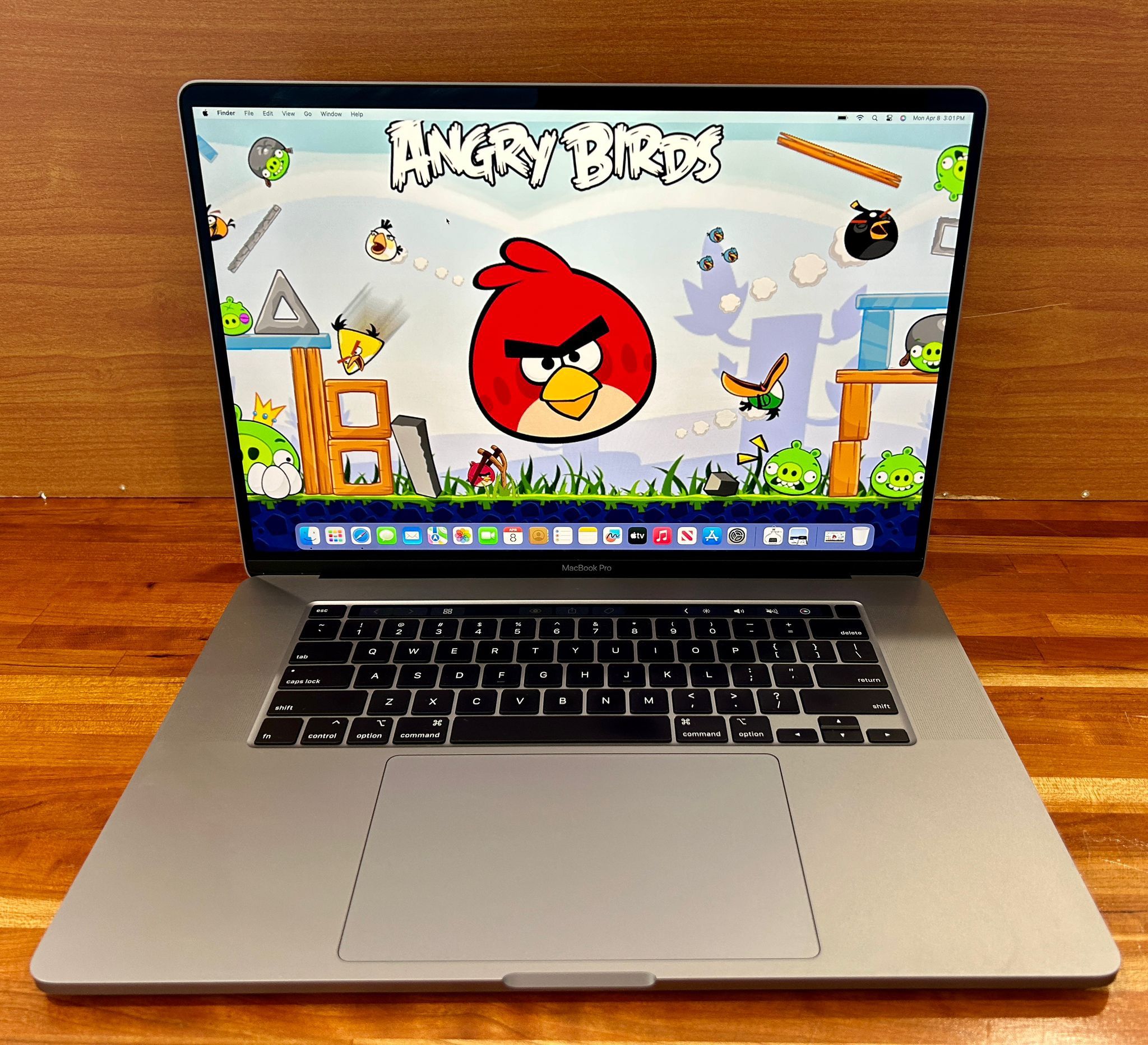 Apple MacBook Pro 15” 2019 TouchBar i9 32GB RAM 1TB SSD AMD