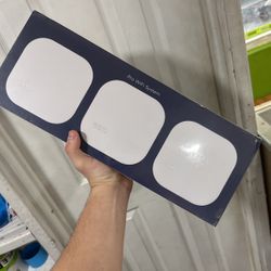 eero Pro WiFi System (Set of 3 eeros) – 2nd Generation – Advanced Tri-Band Mesh WiFi System to Replace Traditional Routers and WiFi Range Extenders 