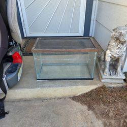 10 gallon Reptile Terrarium with lid