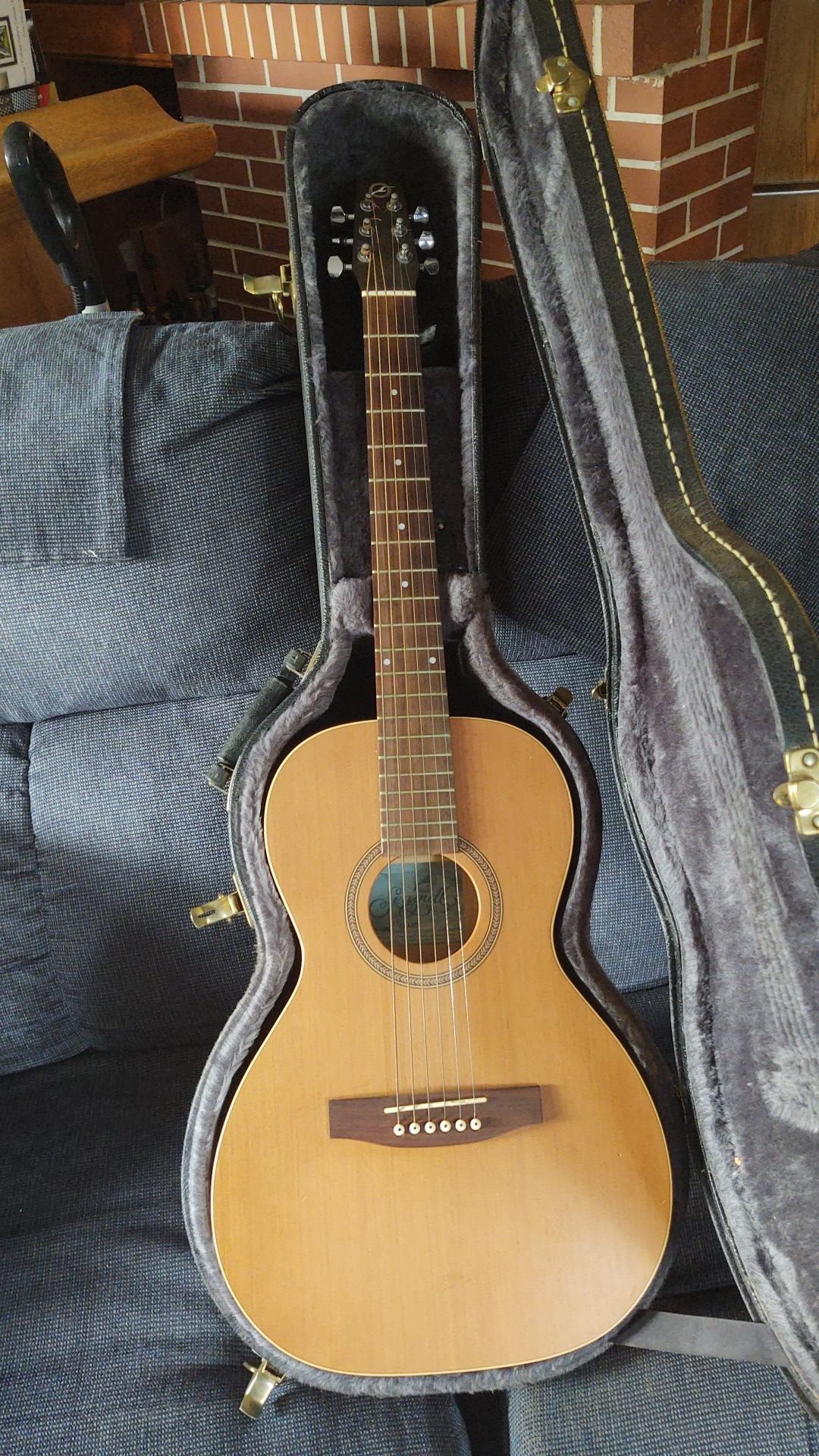 Seagull grand concert guitar