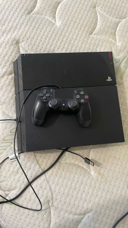 PlayStation 4 With 12 Games Plus Controller