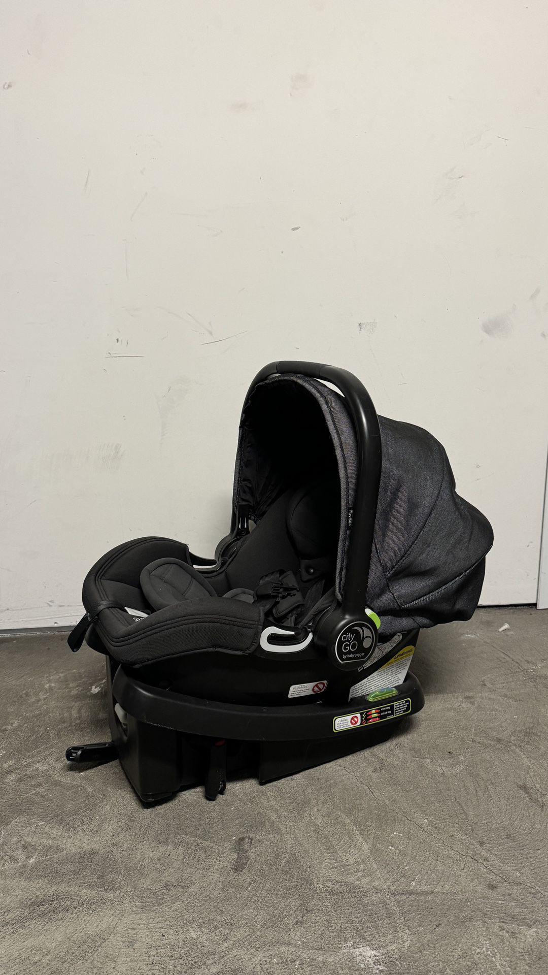 Baby Jogger City Go 2 infant car seat