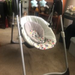 Graco Swing Adjustable Height Easy Fold Price 25$. Pick.  E.  Side.   Tacoma 