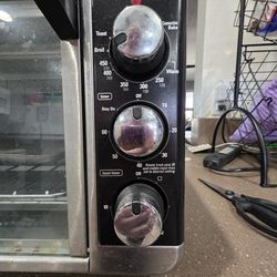 Counter Black & Decker toaster oven
