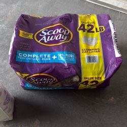 Scoop Away 42LB Complete + Clumping Cat Litter $16