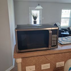 Hamilton Beach Microwave – Clean & Fully Functional