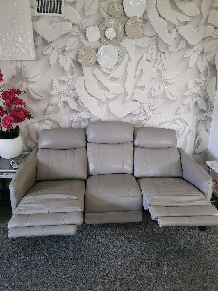 Gray leather couch rekleiner's