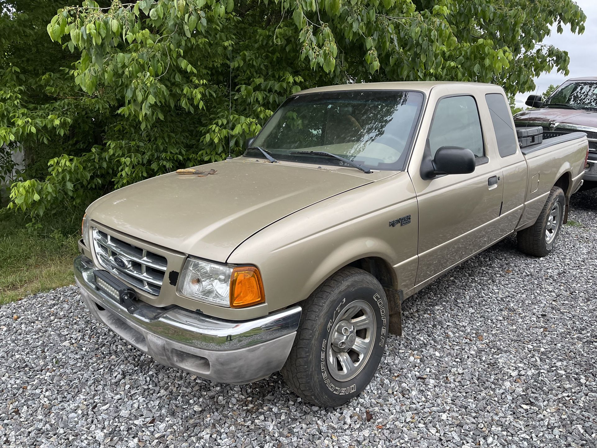 2002 ford ranger 3.0 v6 2 wheel drive runs and drives great has ac and heat dose not leak any fluids tires are in good shape has a clean title I’m loo