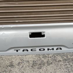 2016 2017 2018 2019 2020 Toyota Tacoma Rear Tailgate OEM