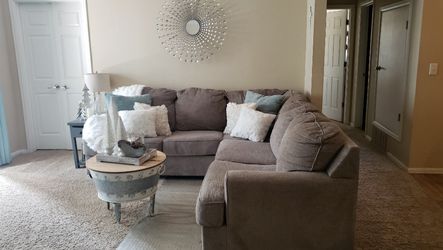 Beautiful Neutral Sectional - Great Condition!