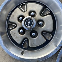 Ford Mustang Mag Style 14” Deluxe Wheel Covers