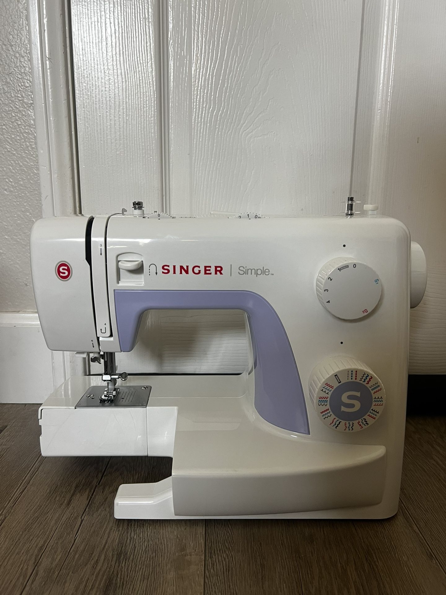 Singer Simple 3232 Sewing Machine