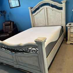 Queen Size Bed frame, Adjustable Base, and I8 Sleep Number Mattress 