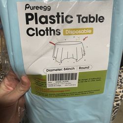 Round Plastic table cloths (baby blue)