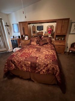 Queen Bed Spread and Pillows