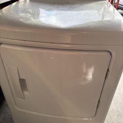 Insignia Electric dryer With Sensor Dry 