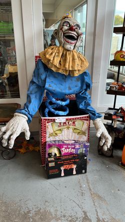 (In store) Halloween talking jack in the box decor