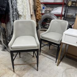 2 Counter Height Bar Stools 
