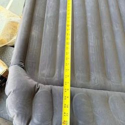 Automatic car inflatable mattress
