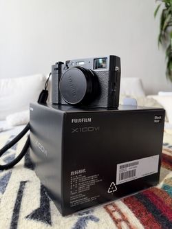 Fujifilm X100VI – Black – Like New – Box, 3 Batteries, 256GB SD