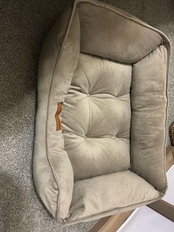 Modern Threads Tufted Pet Bed