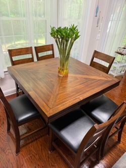 Solid wood expendable Dining Table set- 6 chairs - Excellent condition
