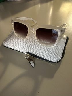 Quay Australia White Woman Glasses 