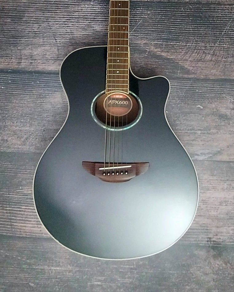 Yamaha Apx600 Electric Acoustic Guitar !! Like New !! $250 Or Best Offer !