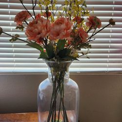 Large Glass Vase W/Spring Flowers $10