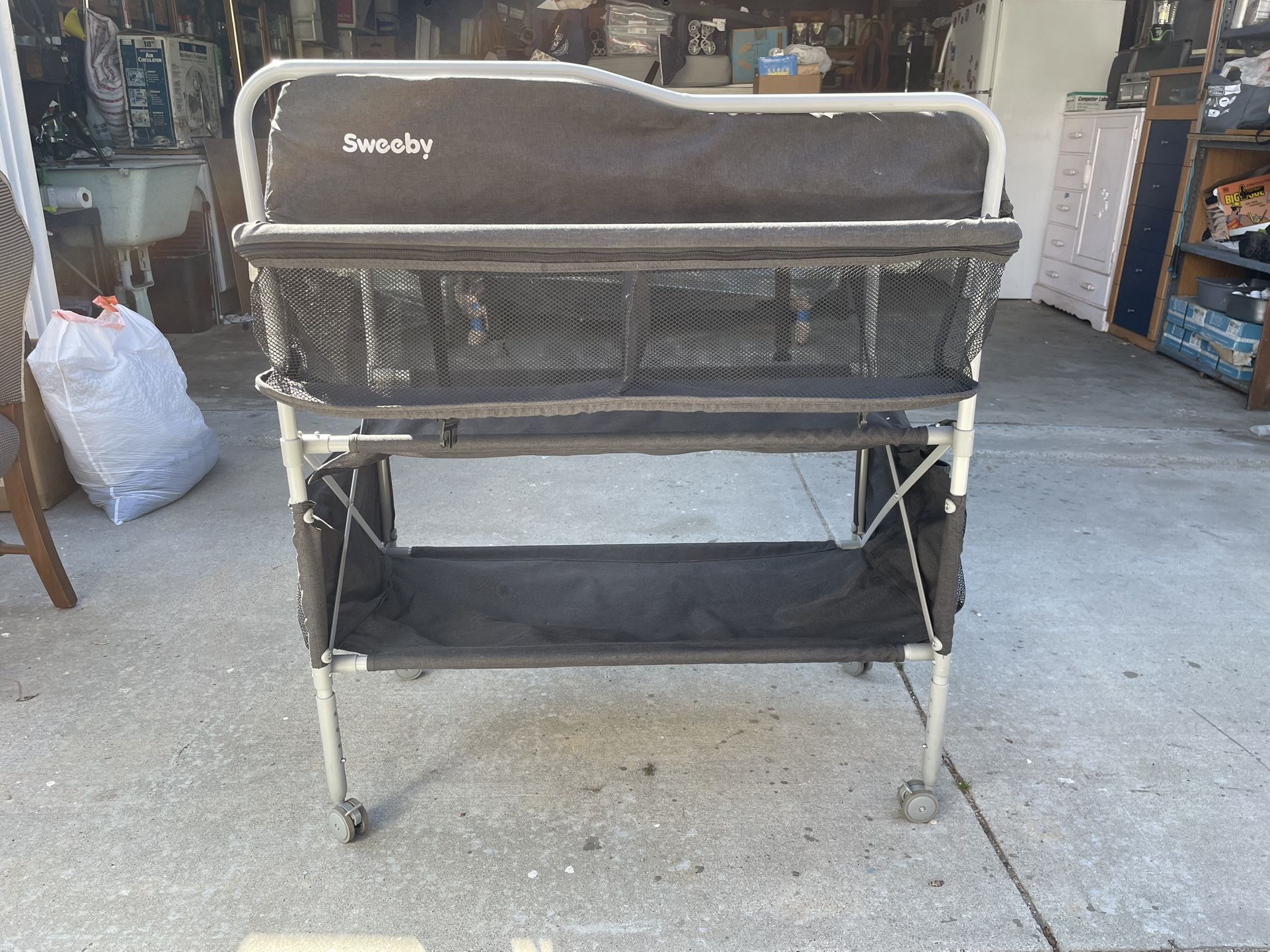 Sweeby Portable Changing Table
