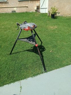 Rigid pipe tri pod