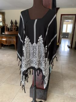 Free size black and white blouse with fringes and beautiful design that appears as lace