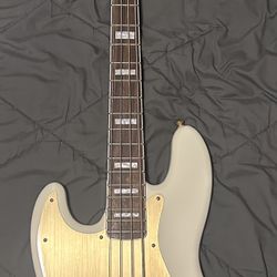 Squier 4 String Base 