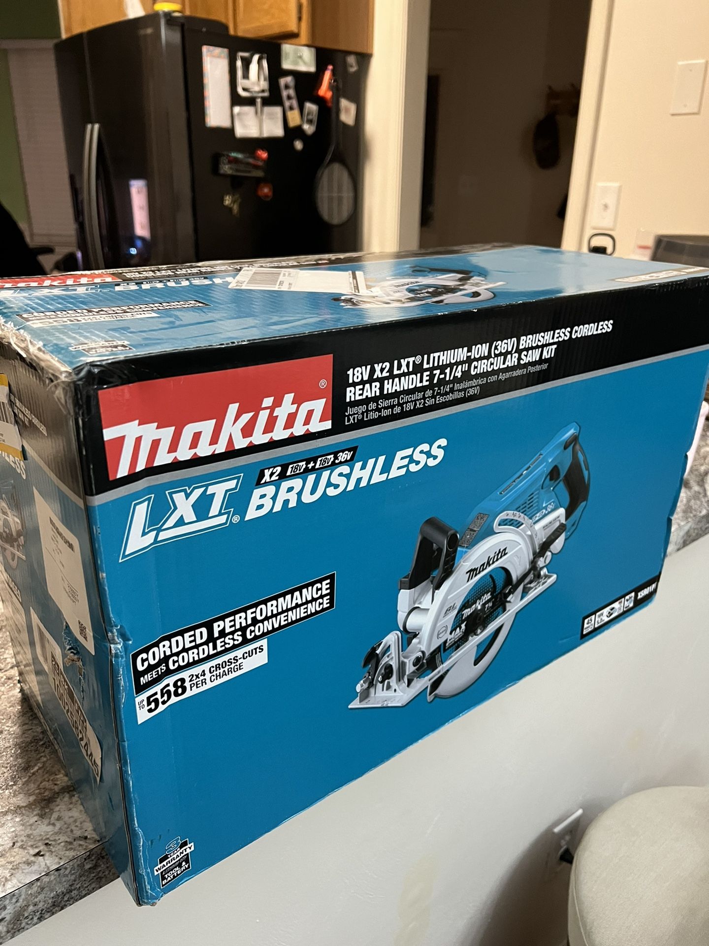 MAKITA XSR01PT 18V LXT Li-Ion Brushless 7-1/4 in Circular Saw 2x 5.0Ah Kit