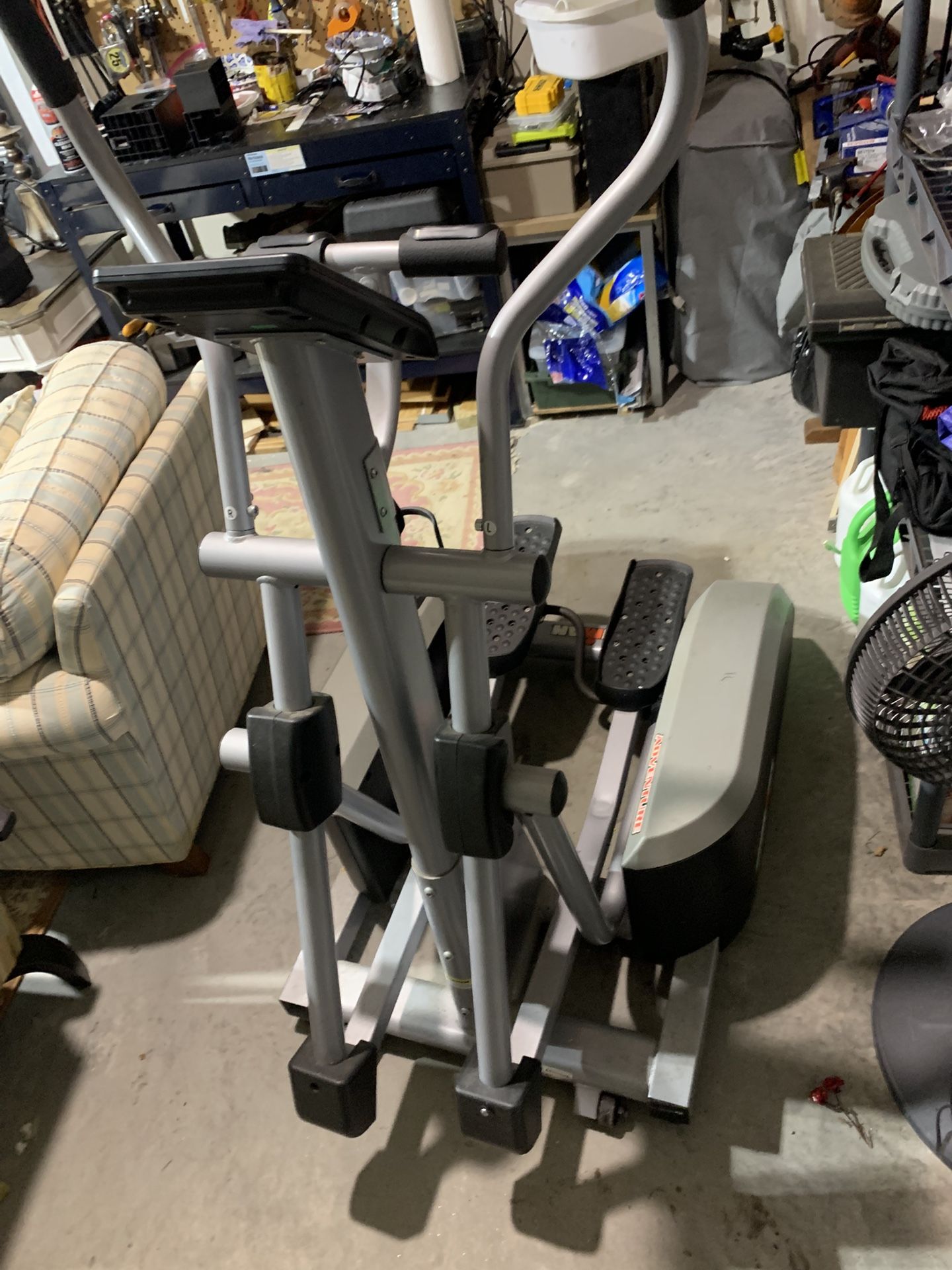 IRONMAN ADVENTURE ELLIPTICAL MACHINE