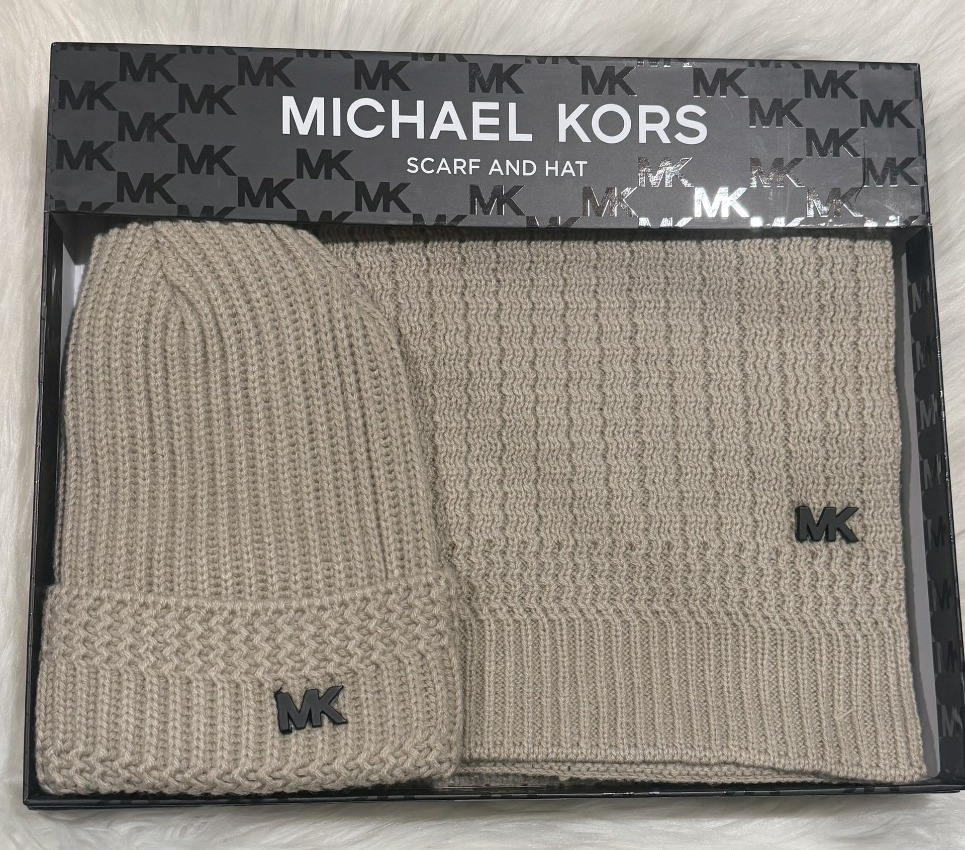 Michael Kors Hat & Scarf 🧣