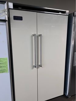 VIKING PROFESSIONAL 48” BUILT-IN REFRIGERATOR – OFF WHITE