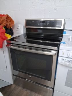 New Open Box Floor Model GE Induction / Convection Range! Retails For Over $2200 , Get It For $699!!!!!