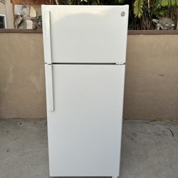 GE Fridge White 18cu Ft 28x29x68🛑👍3 MONTHS WARRANTY 