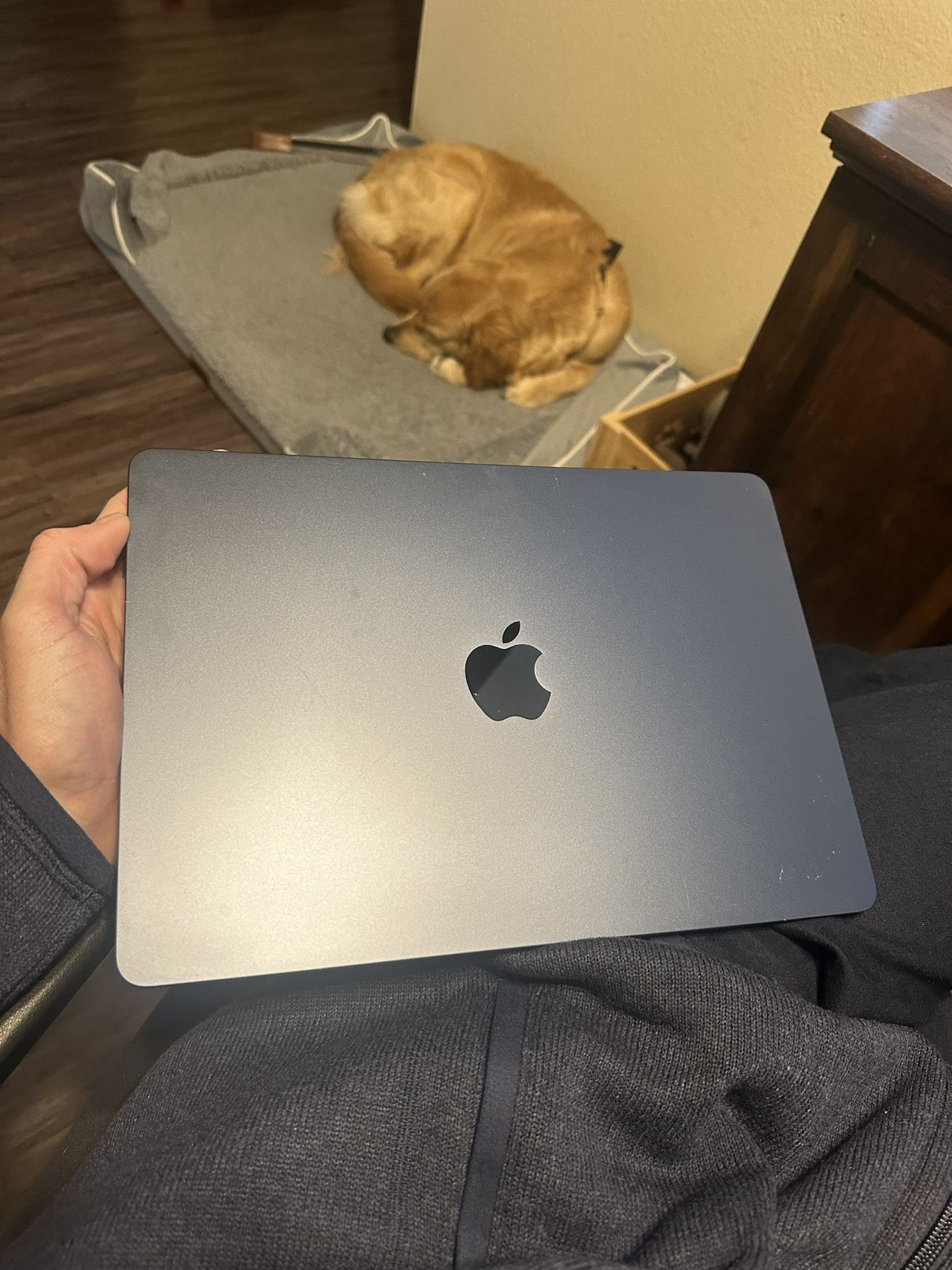 MacBook Air M3 16GB 256GB Midnight Broken Screen