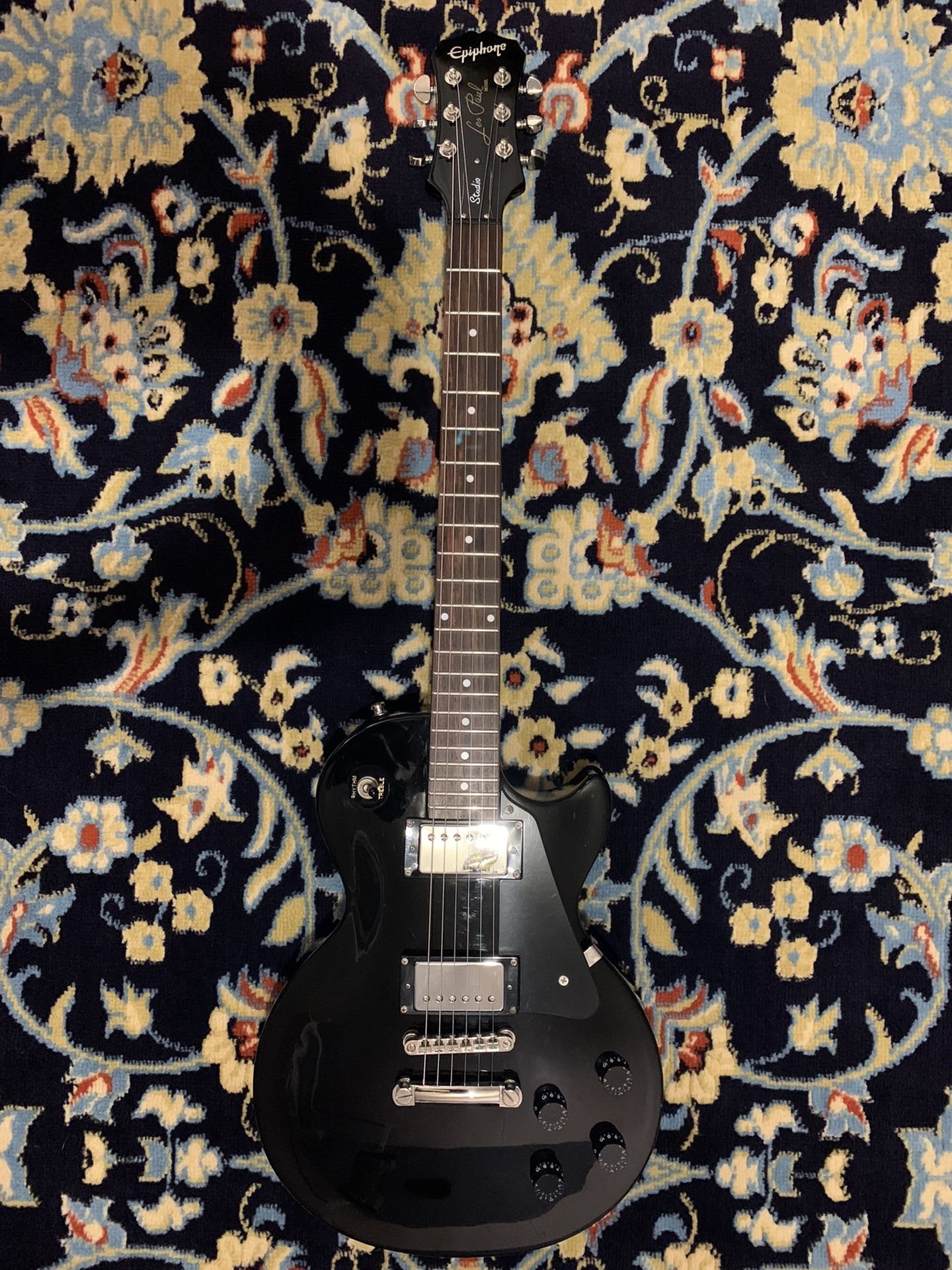 Black Epiphone Les Paul Studio