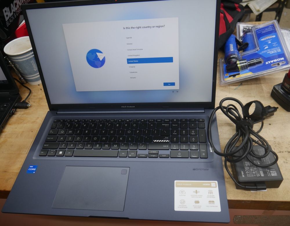 ASUS LAPTOP WITH CHARGER K1703Z 8GB RAM 512 GB 2.5GHZ 18 INCHES PRE OWNED 876534-10