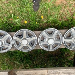 Mustang Hubcaps